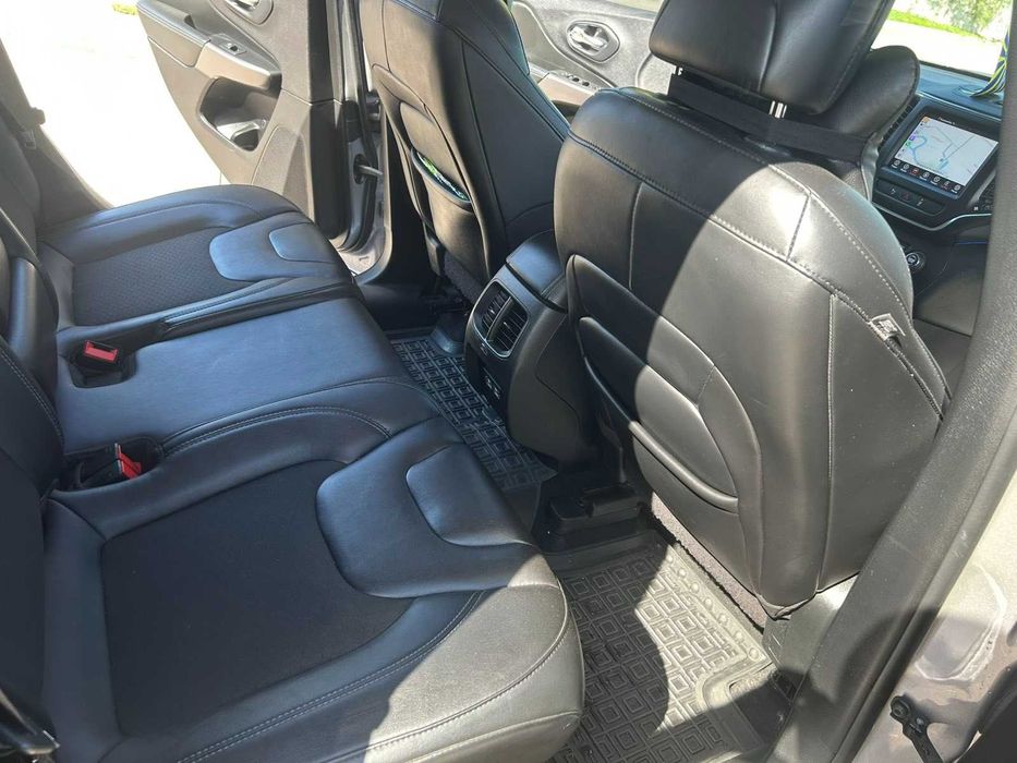 Продам Jeep Cherokee