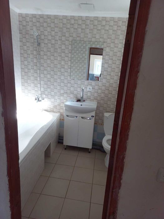 Продам будинок з комунікаціями в с. Поляни  8 км від м. Волочиську