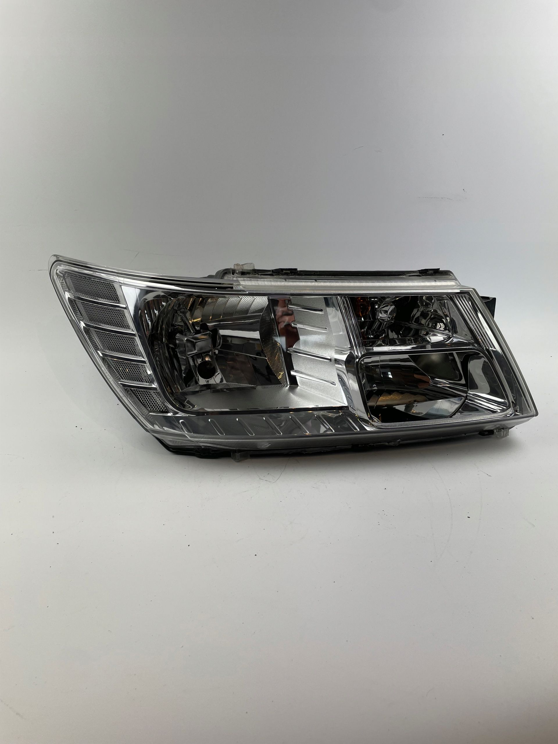 Lampa przednia prawa Dodge JOURNEY FIAT FREEMONT