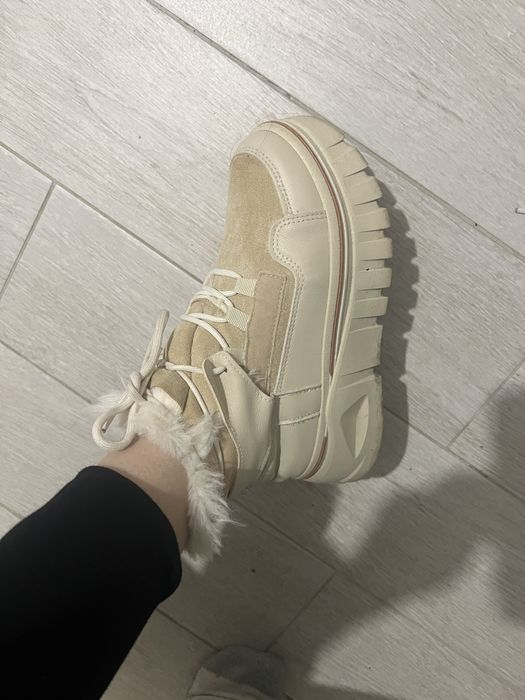 Круті зимові черевики,кроси щимні беж з хутром