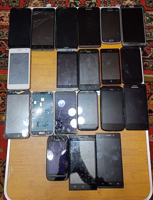 Лот телефонів на запчастини, Всі у невідомому стані