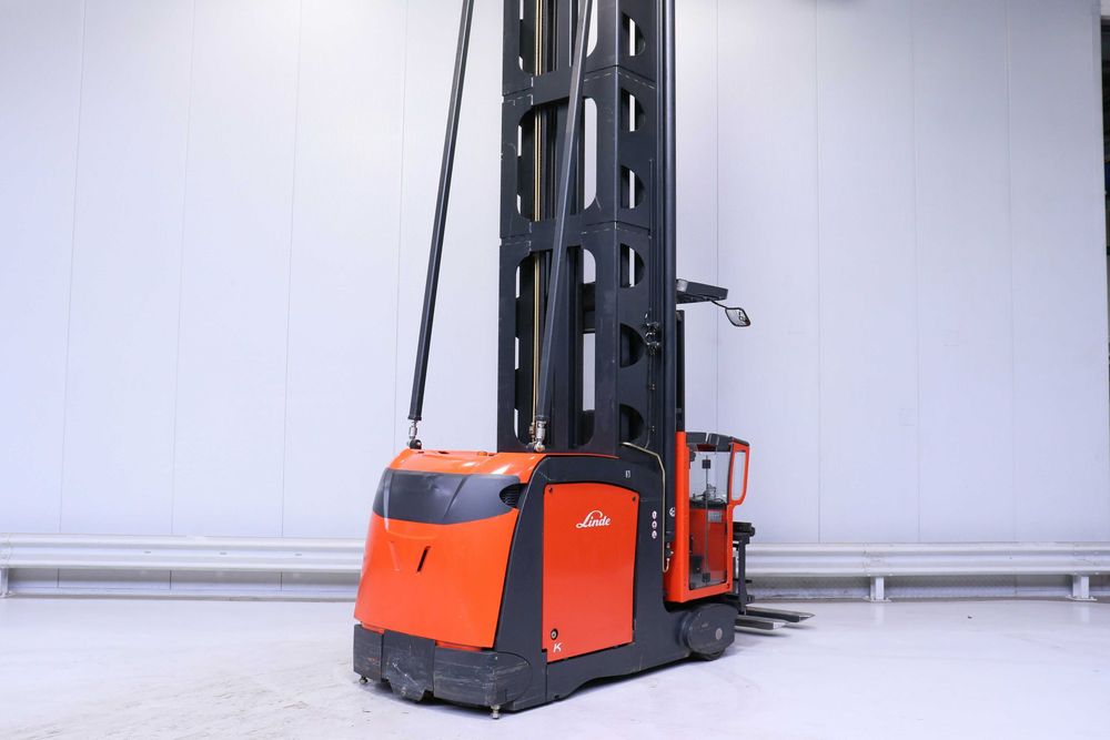 Linde K (011) електричний вузько-прохідний штабелер