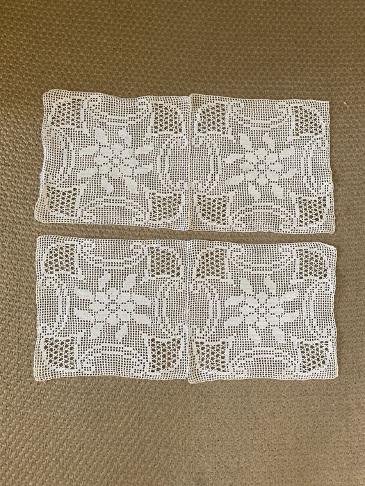 Quadrados Crochet feitos à mão,são 33,para fazer toalha.
