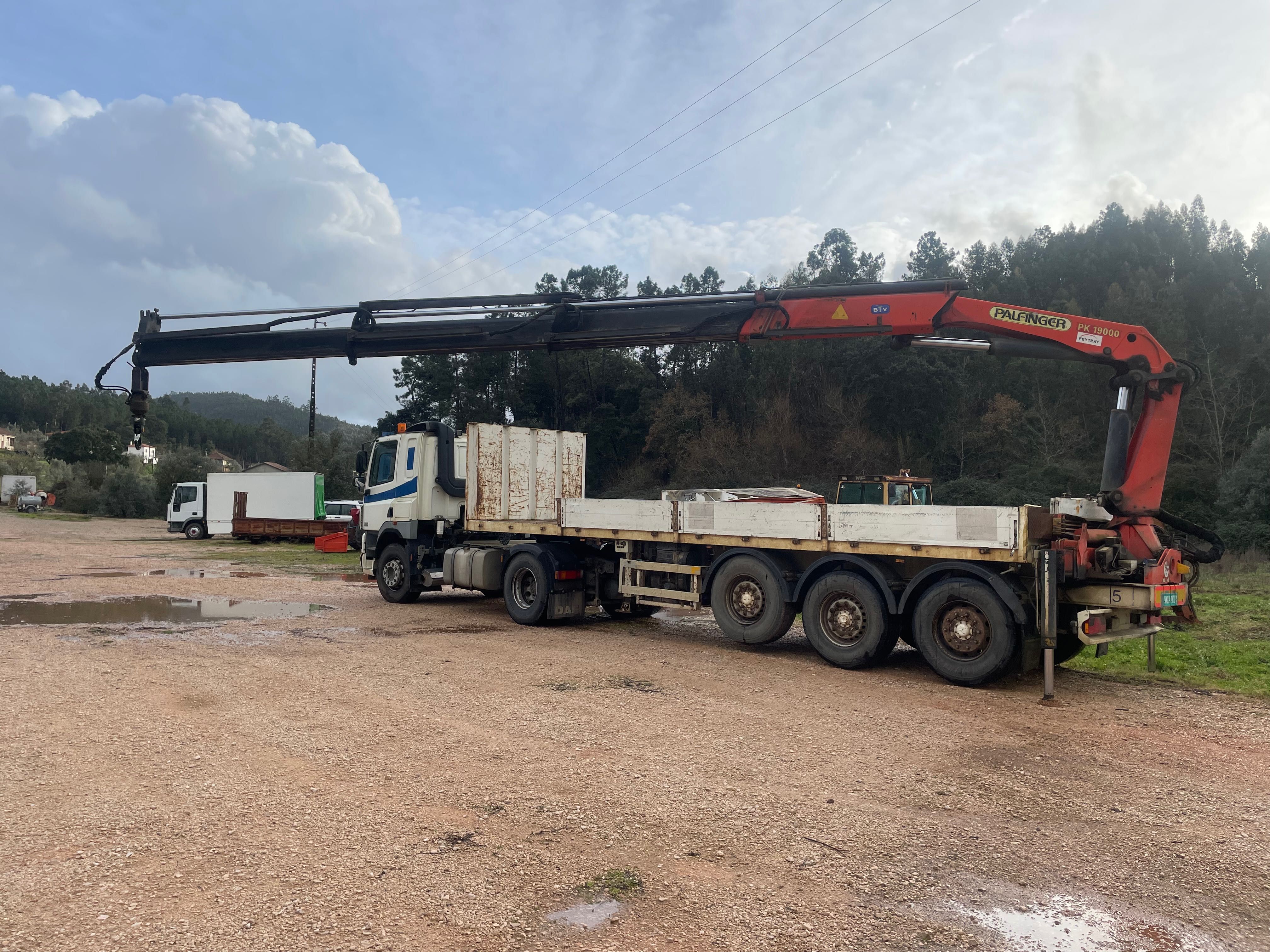 Grua Palfinger PK 19000 com rádio comando