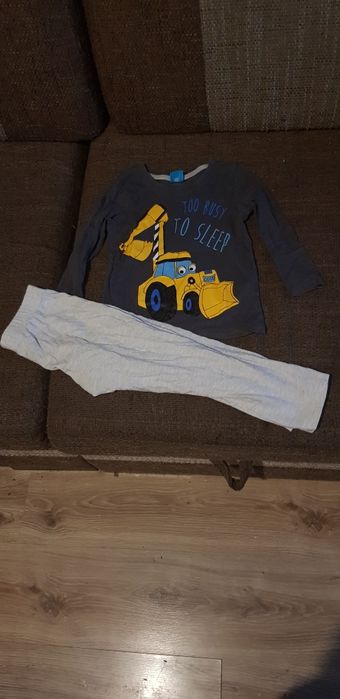 Śliczna piżamka z koparką