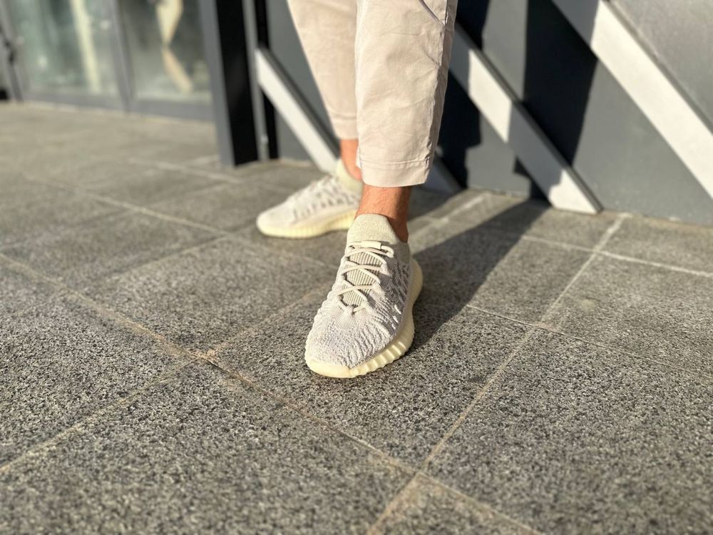 Кросівки adidas Yeezy Boost 350 V2 CMPCT “Slate Bone” H06519