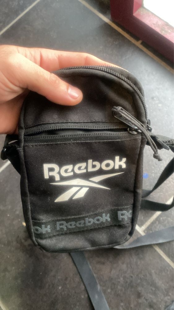 Bolsa reebok como nova