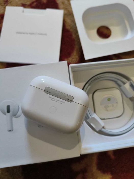 Оригінальні airpods pro стану нових