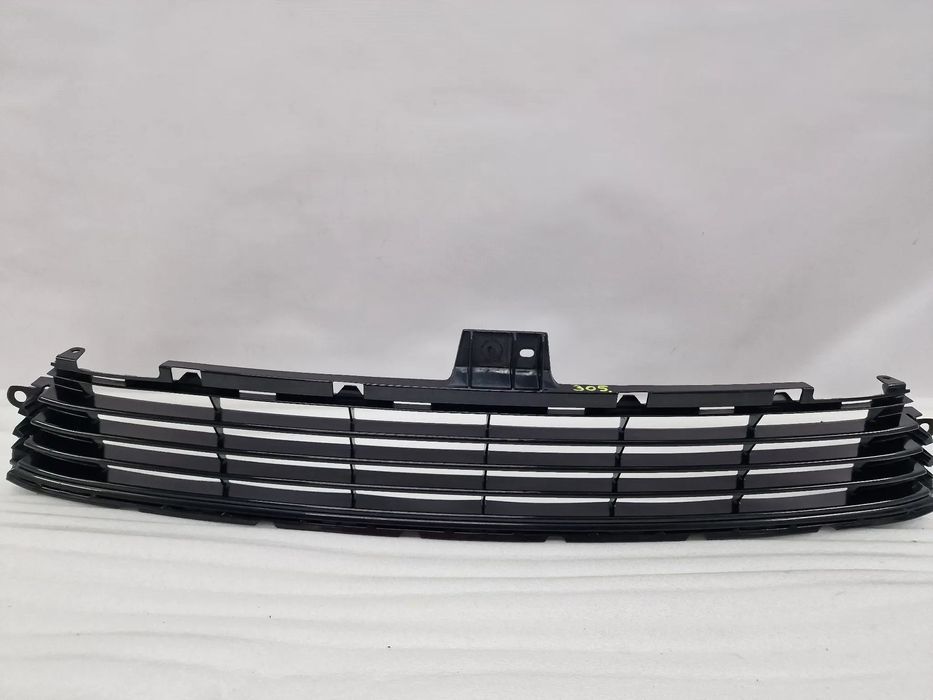 TOYOTA AURIS II LIFT 15- KRATKA ŚRODKOWA ZDERZAKA PRZEDNIEGO PRZÓD , NR 53112-02670 / 53112-02680 , NR AUKCJI KR305
