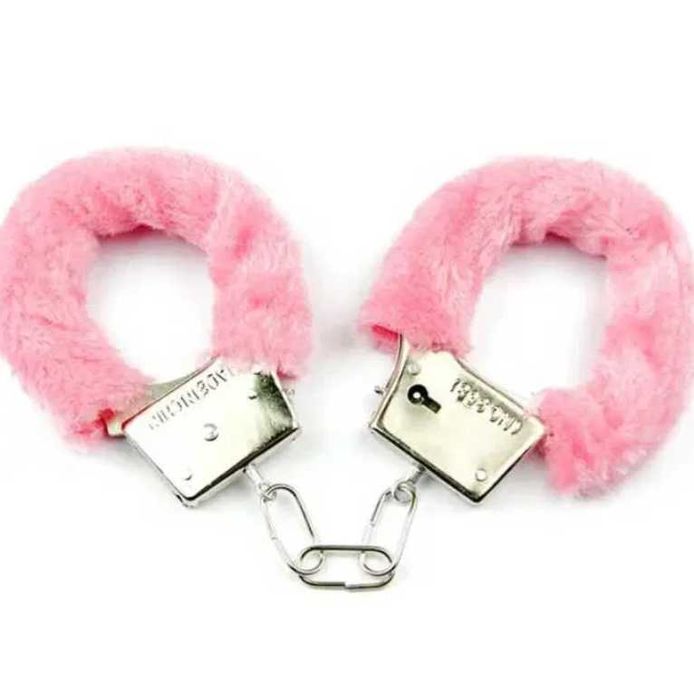 Kajdanki z futerkiem różowe + kluczyk