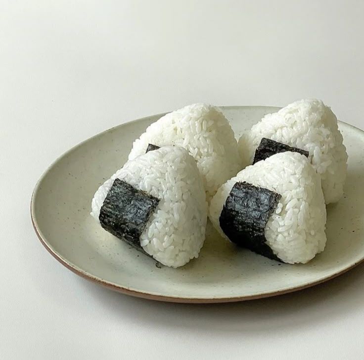 Faço Onigiris caseiros