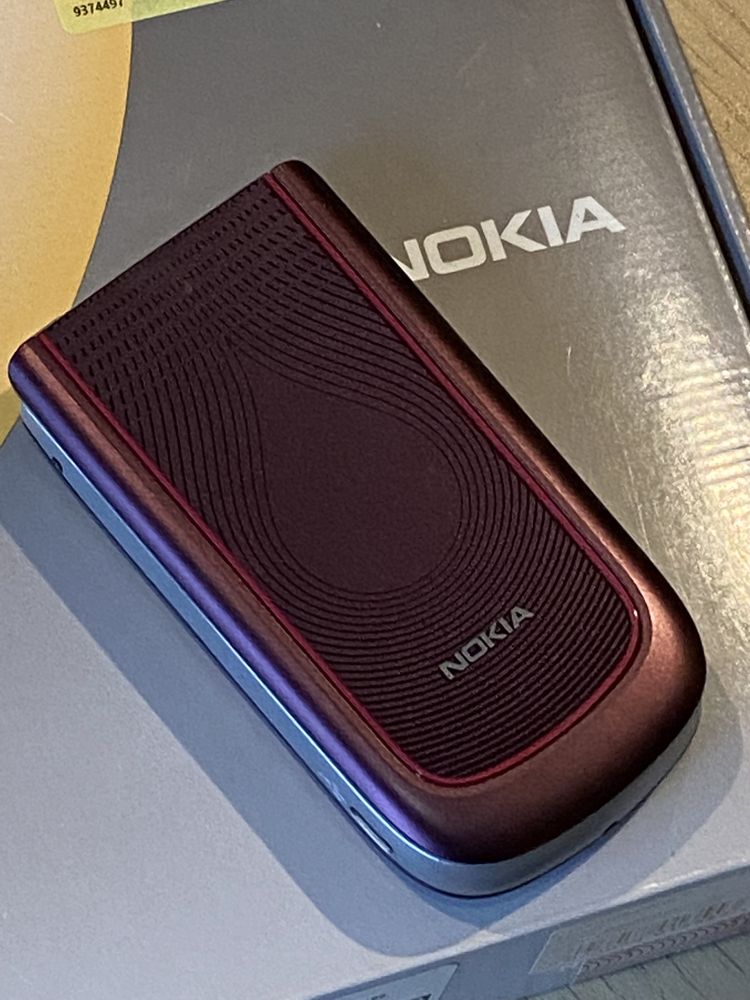 Телефон Nokia 3710 Fold