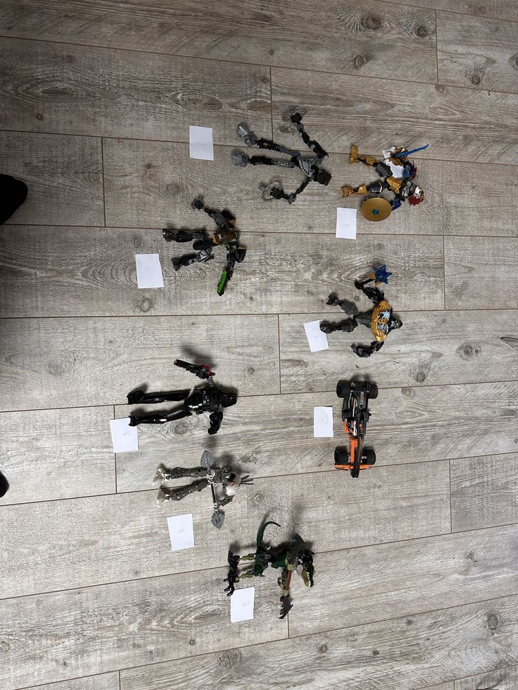Zestaw figurek lego Bionicle i lego Chima