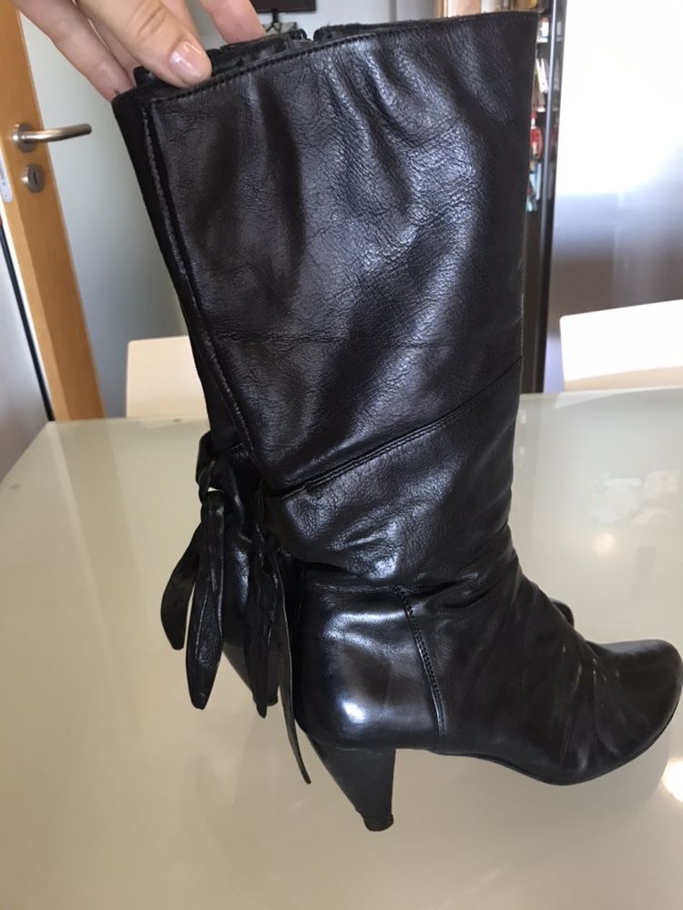 Botas em pele, n. 39, como novas