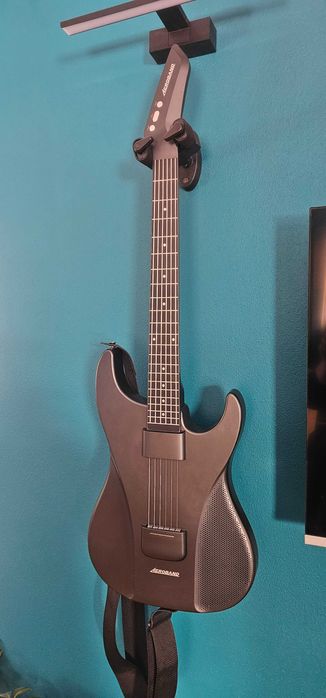 Gitara elektroniczna Aeroband z futerałem. Z perkusją. Jak nowa.