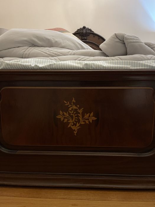 Cama , colchao e estrado bom estado !