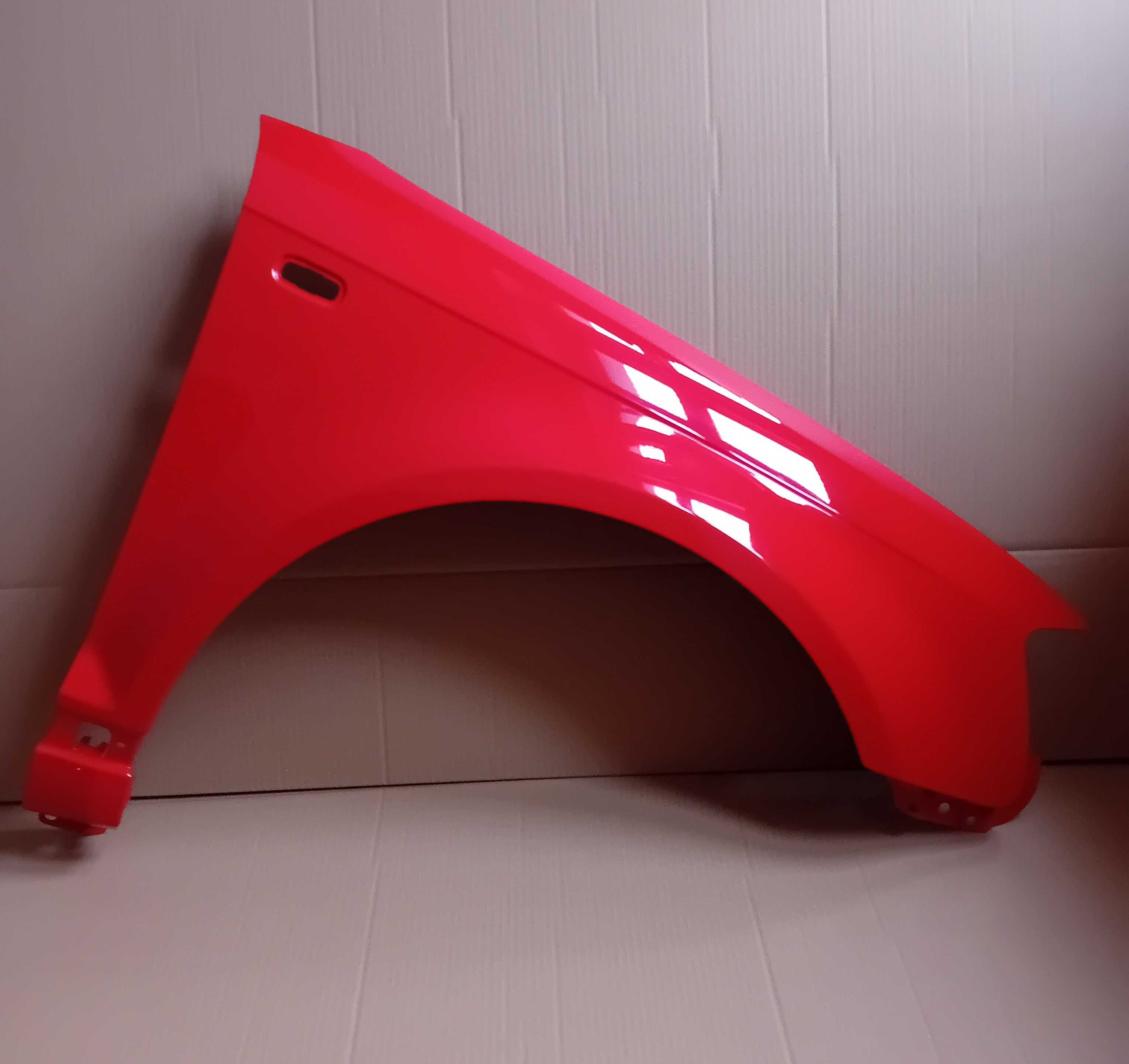 Audi A3 8P 04-08r błotnik prawy czerwony LY3J