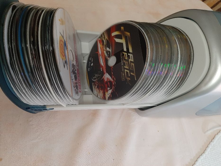 Caixa arquivadora com capacidade para arquivar 60 cd ou dvd