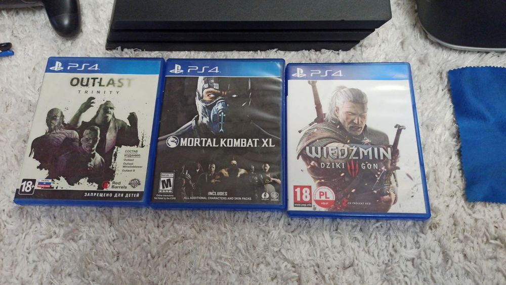 PS4 Sony PlayStation 4 Pro , повний набір! ідеальний подарунок на Різ