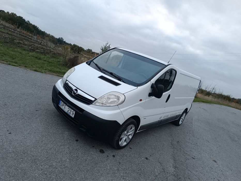 Opel Vivaro Renault Trafic long klima dwa kpl kół grzany fotel