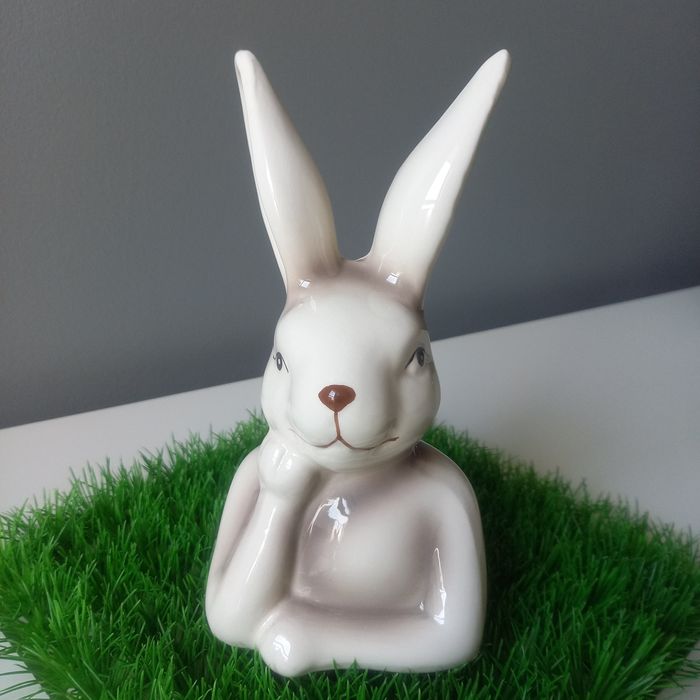 Zając myśliciel ozdoba