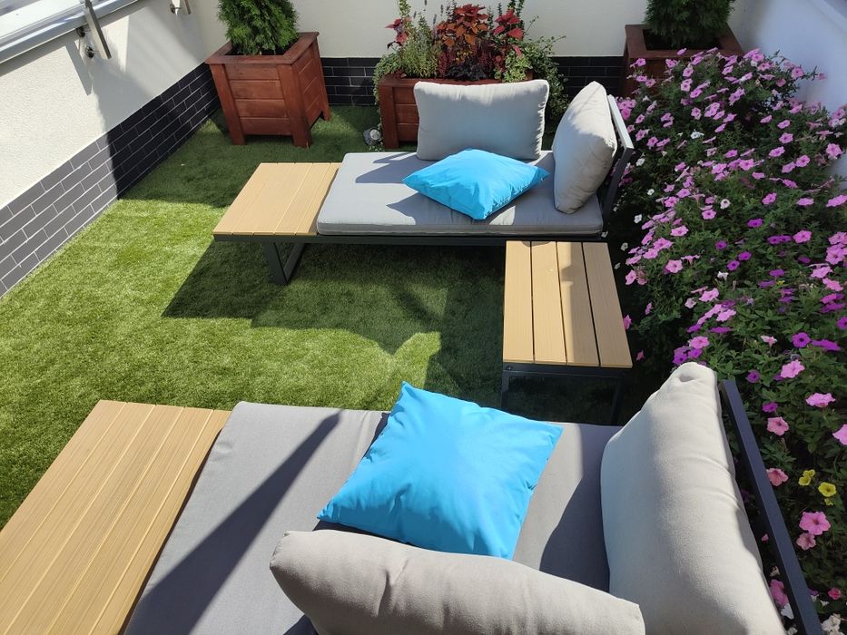 Zestaw mebli ogrodowych, dwie leżanki + stolik