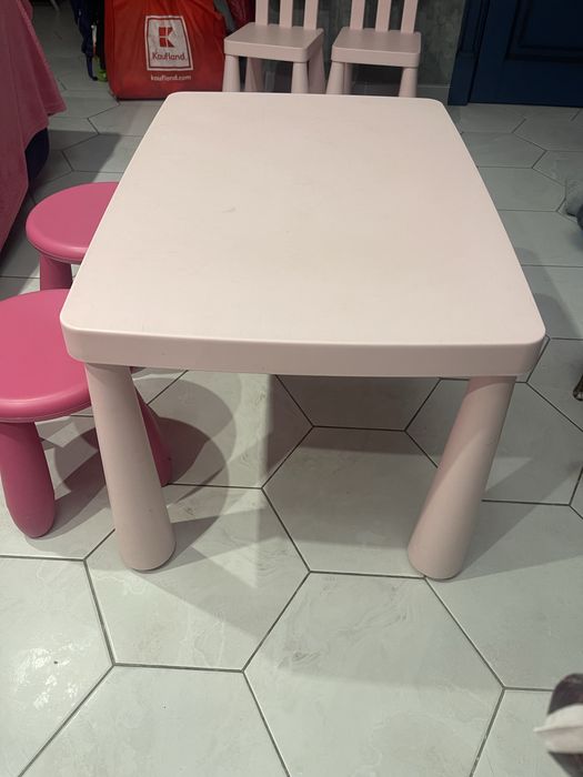 Стол дитячій і стільчікі IKEA