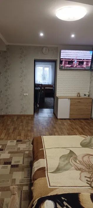 Продам двокімнатну квартиру в центрі міста.