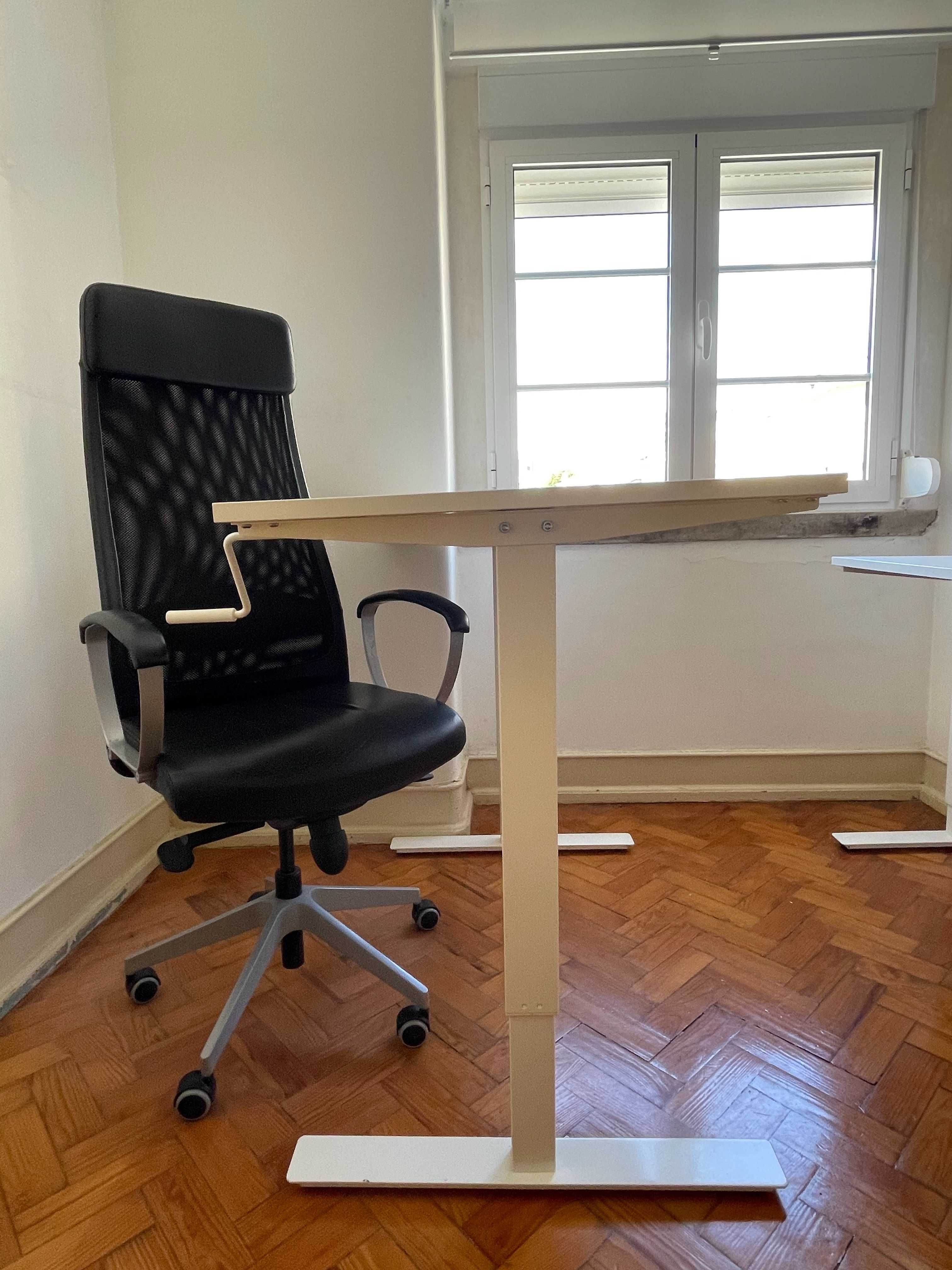 Cadeira escritorio IKEA Markus Pele Preta