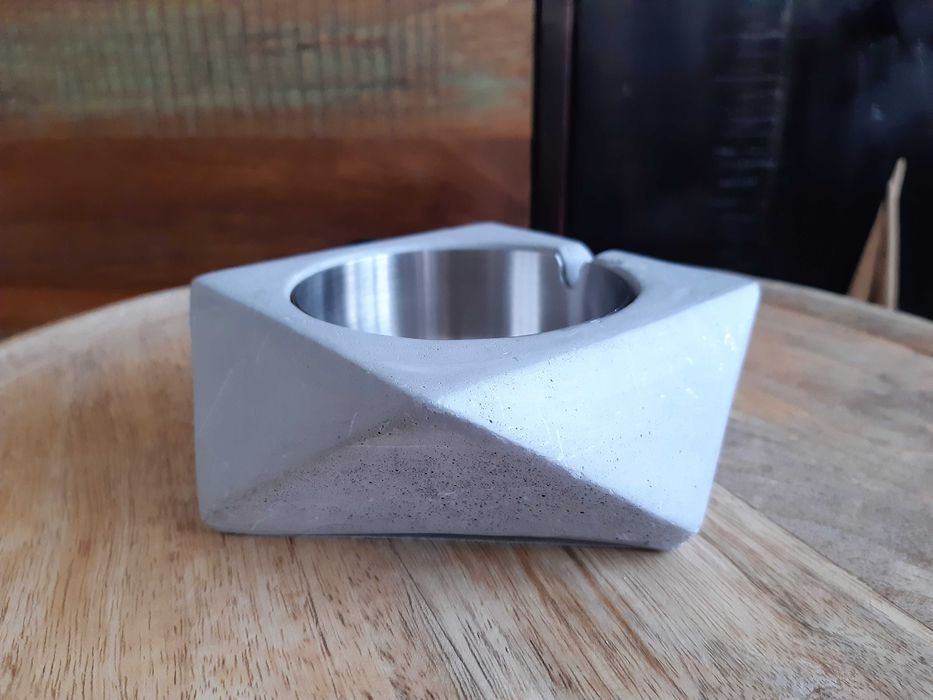 Dekoracyjna popielnica Zara Home betonowa z wkładem