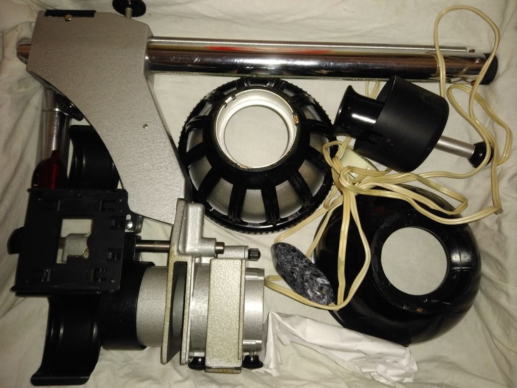 Портативний фотозбільшувач УПА 5М в заводській упаковці.