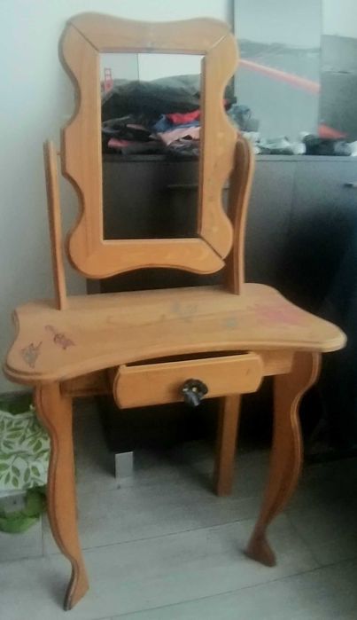 Toaletka dla dziewczynki z siedzeniem