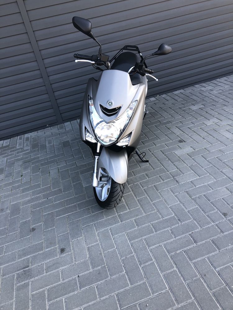 Максі скутер Yamaha Magesti 155