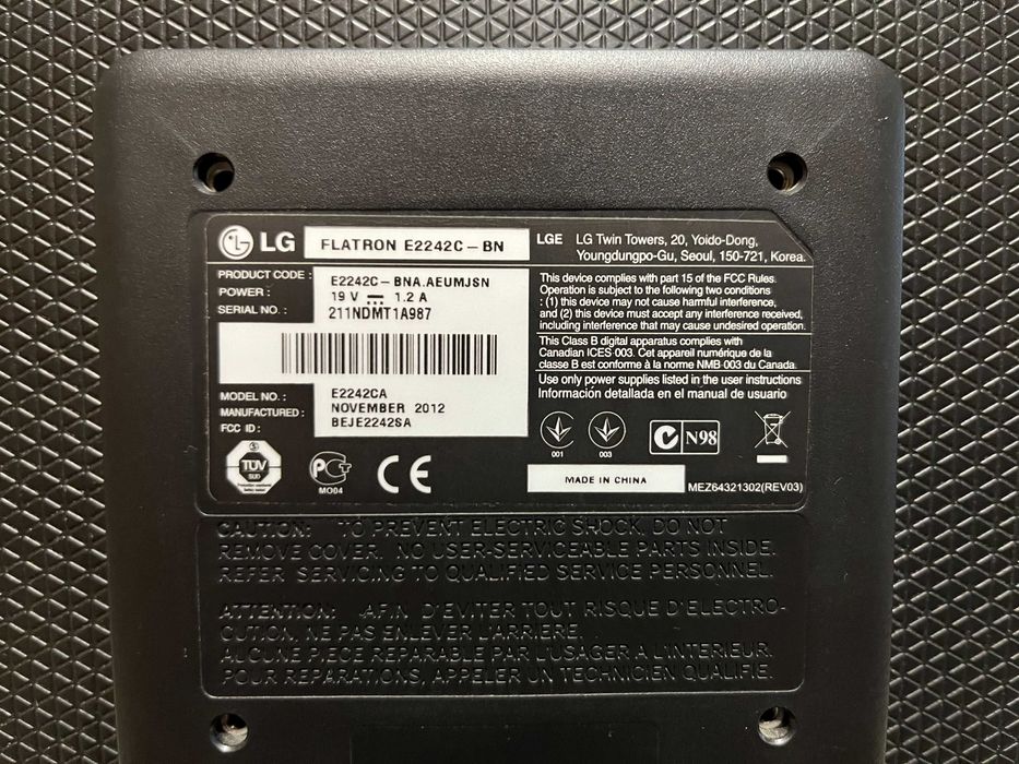 Монітор LG Flatron E2242C-BN чорний