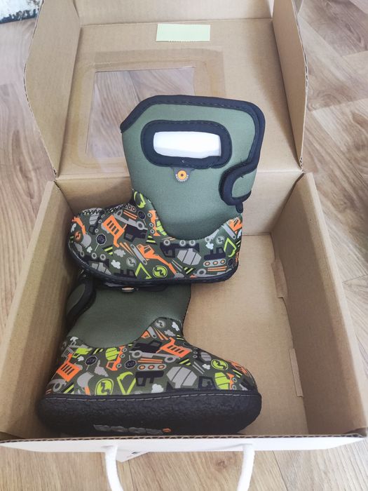 Продам нові демісезонне взуття для діток.