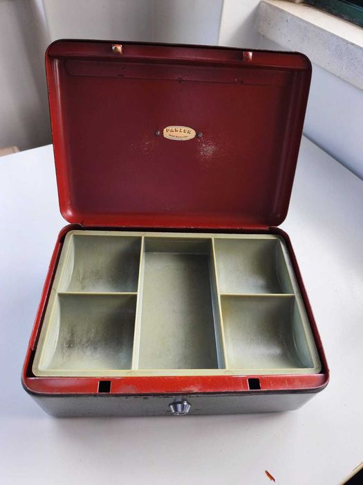 Cofre metálico pequeno