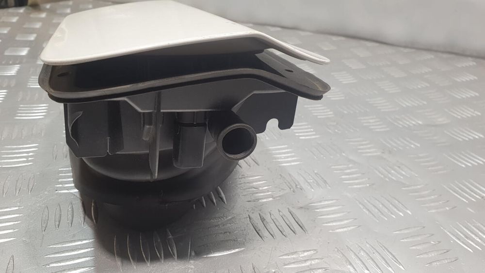 Лючок топливного бака белый BMW 7 F01 F02 2010-2017 7546830 разборка
