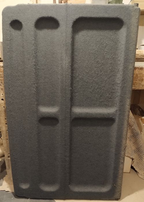 Chapeleira de carro em bom estado