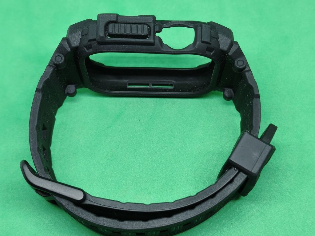 SPIGEN Rugged Armor Pro Apple Watch 10 (46 MM) czarny