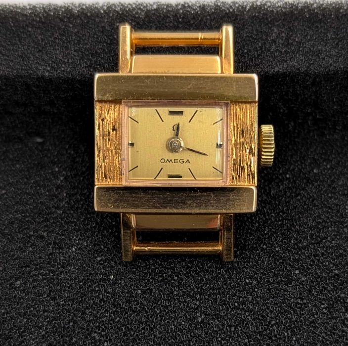 Жіночий механічний годинник Omega в позолоті