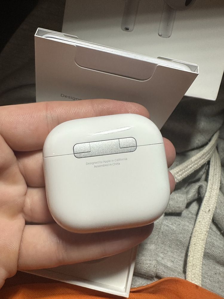 Оригінальний Кейс Airpods 4 A3058 з комплекту