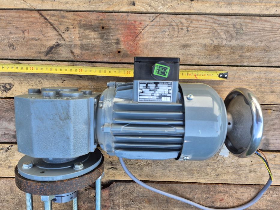 Silnik motoreduktor kątowy WEG