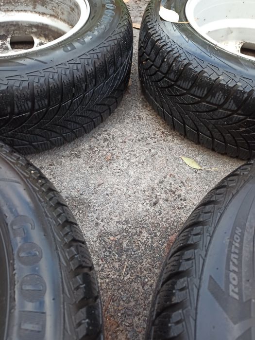 Комплект зимней резины с дисками.