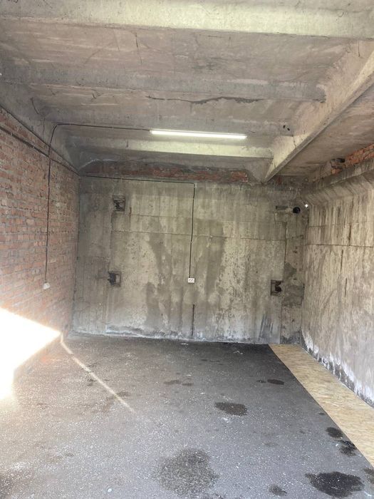 Цегляний гараж по вул. Карбишева,5а Кооператив Північний-1 / Авторинок