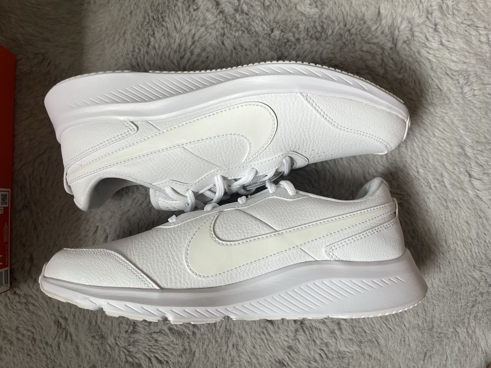Białe sneakersy Nike varsity leather