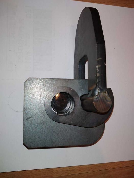 Dźwignia dolnego otwierania burty - dolny wysyp - nowa - PRODUCENT