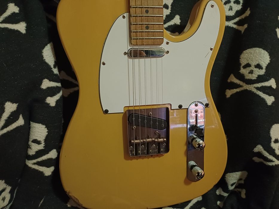 Guitarra telecaster SX e amplificador