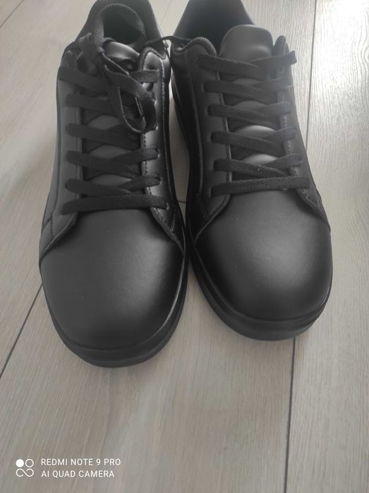 Кросівки чоловічі