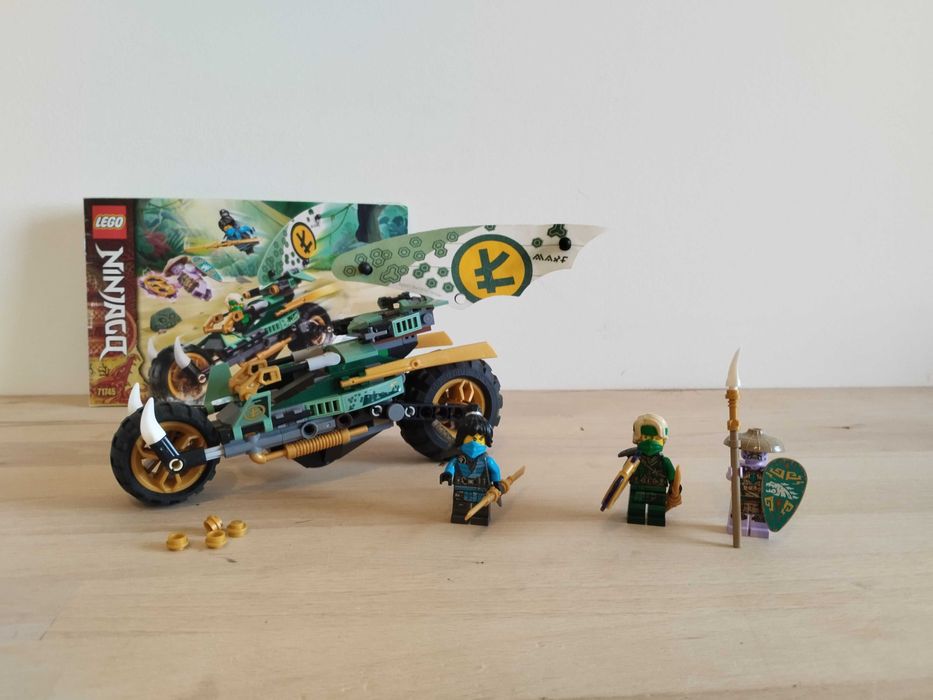 Klocki LEGO Ninjago Dżunglowy chopper Lloyda 71745 zestaw