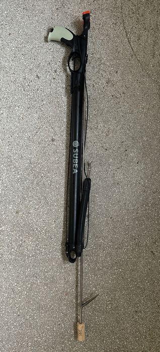Diverso material para caça submarina